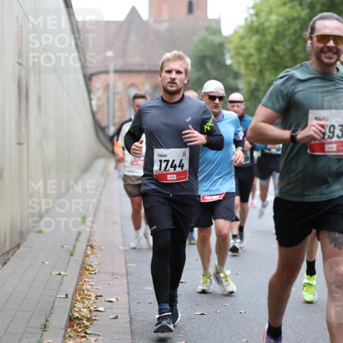 05.10.2025 - 20. swb-Marathon Bremen Michael Strokosch http://msf.ph/oto/9215461 05.10.2025 12:45:39 Laufen 1744, 193, 5917 meine-sportfotos.de