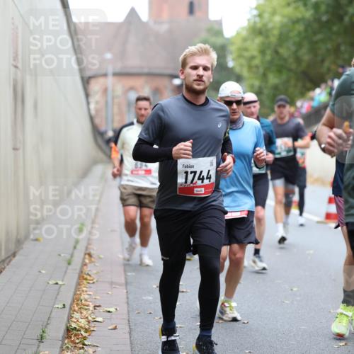 05.10.2025 - 20. swb-Marathon Bremen Michael Strokosch http://msf.ph/oto/9215462 05.10.2025 12:45:40 Laufen 694, 1744, 493 meine-sportfotos.de