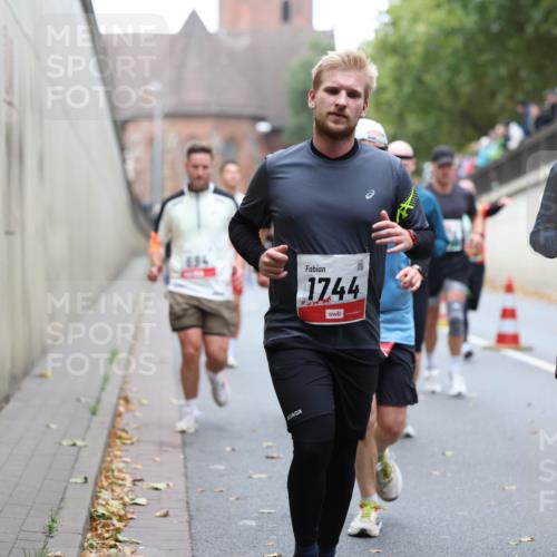 05.10.2025 - 20. swb-Marathon Bremen Michael Strokosch http://msf.ph/oto/9215463 05.10.2025 12:45:40 Laufen 1744 meine-sportfotos.de