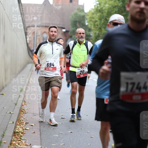 05.10.2025 - 20. swb-Marathon Bremen Michael Strokosch http://msf.ph/oto/9215464 05.10.2025 12:45:41 Laufen 694, 20, 1744 meine-sportfotos.de