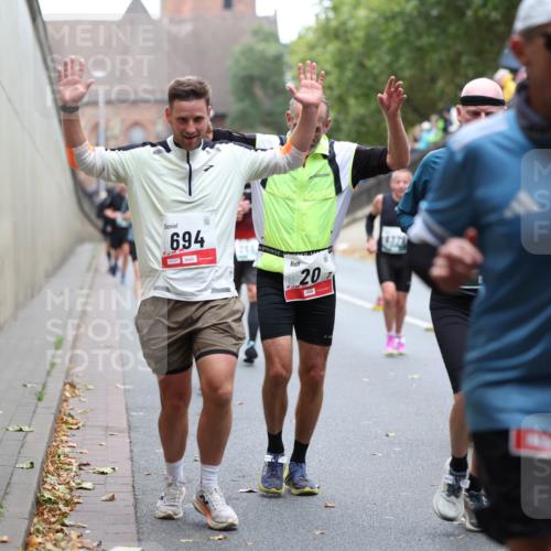 05.10.2025 - 20. swb-Marathon Bremen Michael Strokosch http://msf.ph/oto/9215466 05.10.2025 12:45:41 Laufen 694, 20 meine-sportfotos.de
