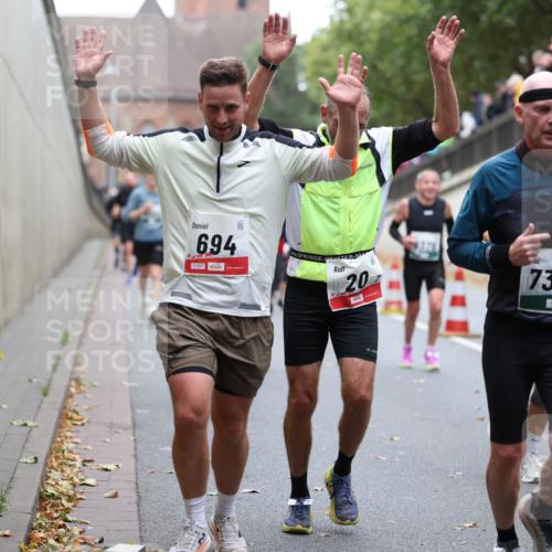 05.10.2025 - 20. swb-Marathon Bremen Michael Strokosch http://msf.ph/oto/9215467 05.10.2025 12:45:42 Laufen 694, 01257, 20, 73 meine-sportfotos.de