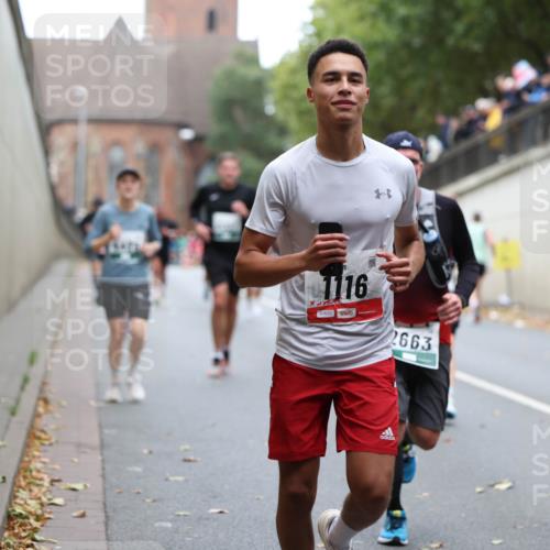 05.10.2025 - 20. swb-Marathon Bremen Michael Strokosch http://msf.ph/oto/9215472 05.10.2025 12:45:44 Laufen 1116, 01620, 2663, 83 meine-sportfotos.de
