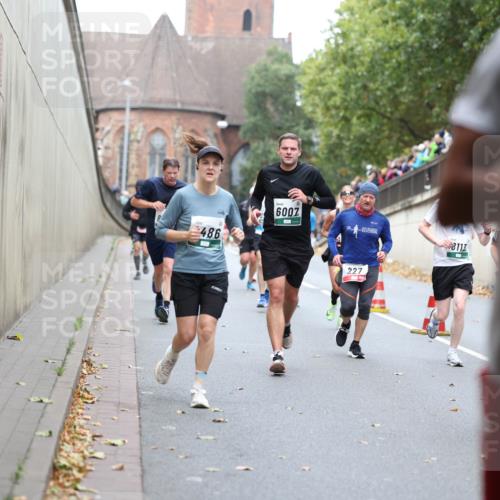 05.10.2025 - 20. swb-Marathon Bremen Michael Strokosch http://msf.ph/oto/9215473 05.10.2025 12:45:45 Laufen 486, 6007, 227, 8113, 11 meine-sportfotos.de