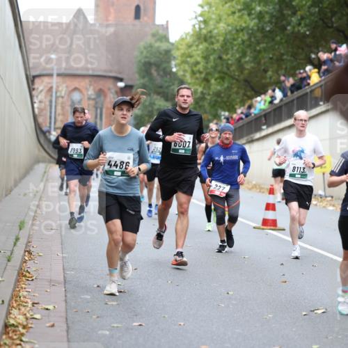 05.10.2025 - 20. swb-Marathon Bremen Michael Strokosch http://msf.ph/oto/9215474 05.10.2025 12:45:45 Laufen 8993, 4486, 252, 6007, 227, 8113, 5313 meine-sportfotos.de