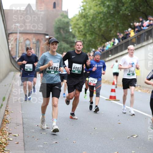 05.10.2025 - 20. swb-Marathon Bremen Michael Strokosch http://msf.ph/oto/9215475 05.10.2025 12:45:46 Laufen 8993, 4486, 6007, 227, 8113, 5313 meine-sportfotos.de
