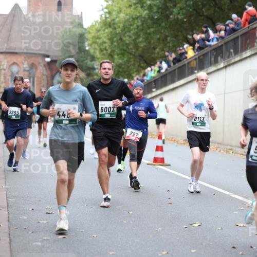 05.10.2025 - 20. swb-Marathon Bremen Michael Strokosch http://msf.ph/oto/9215476 05.10.2025 12:45:46 Laufen 8993, 448, 6007, 227, 8113, 5313 meine-sportfotos.de