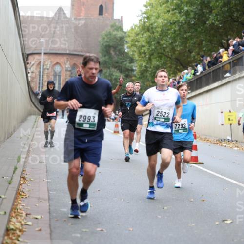 05.10.2025 - 20. swb-Marathon Bremen Michael Strokosch http://msf.ph/oto/9215478 05.10.2025 12:45:48 Laufen 8993, 2522, 7292, 9, 227 meine-sportfotos.de