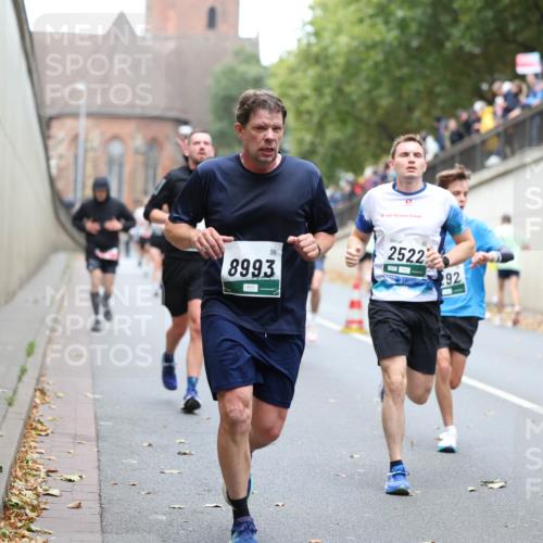 05.10.2025 - 20. swb-Marathon Bremen Michael Strokosch http://msf.ph/oto/9215480 05.10.2025 12:45:49 Laufen 8993, 2522, 292 meine-sportfotos.de