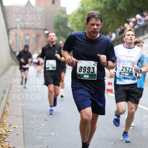 05.10.2025 - 20. swb-Marathon Bremen Michael Strokosch http://msf.ph/oto/9215481 05.10.2025 12:45:49 Laufen 3141, 8993, 2522 meine-sportfotos.de