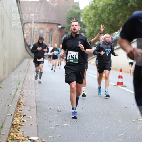 05.10.2025 - 20. swb-Marathon Bremen Michael Strokosch http://msf.ph/oto/9215482 05.10.2025 12:45:50 Laufen 3141, 8993 meine-sportfotos.de
