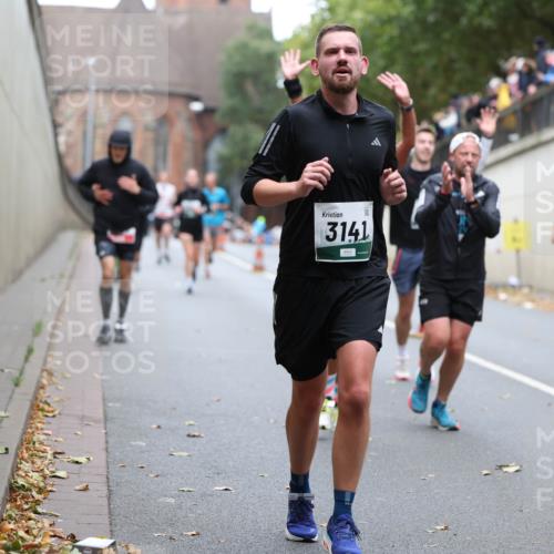 05.10.2025 - 20. swb-Marathon Bremen Michael Strokosch http://msf.ph/oto/9215485 05.10.2025 12:45:51 Laufen 3141 meine-sportfotos.de
