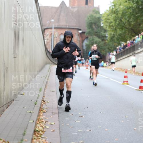 05.10.2025 - 20. swb-Marathon Bremen Michael Strokosch http://msf.ph/oto/9215487 05.10.2025 12:45:53 Laufen 751 meine-sportfotos.de