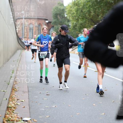 05.10.2025 - 20. swb-Marathon Bremen Michael Strokosch http://msf.ph/oto/9215490 05.10.2025 12:45:56 Laufen 6113, 64, 9 meine-sportfotos.de