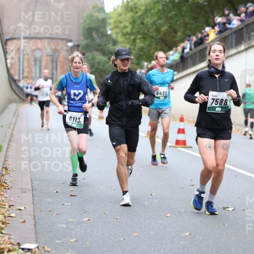 05.10.2025 - 20. swb-Marathon Bremen Michael Strokosch http://msf.ph/oto/9215492 05.10.2025 12:45:57 Laufen 6486, 7588, 6113 meine-sportfotos.de