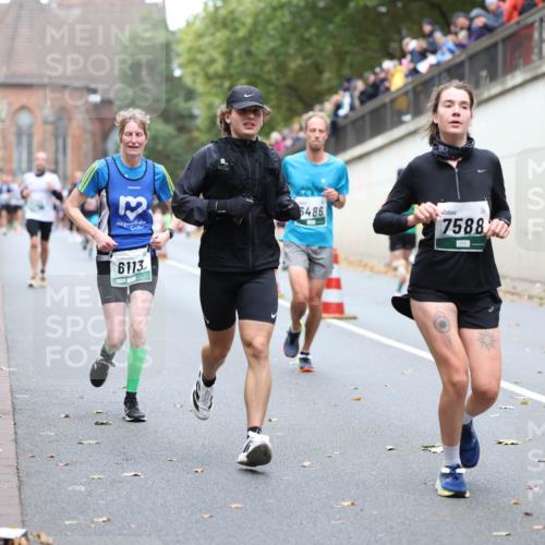 05.10.2025 - 20. swb-Marathon Bremen Michael Strokosch http://msf.ph/oto/9215493 05.10.2025 12:45:57 Laufen 6113, 6486, 7588 meine-sportfotos.de