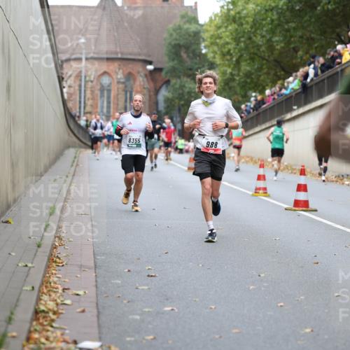 05.10.2025 - 20. swb-Marathon Bremen Michael Strokosch http://msf.ph/oto/9215498 05.10.2025 12:46:00 Laufen 8355, 988, 6 meine-sportfotos.de