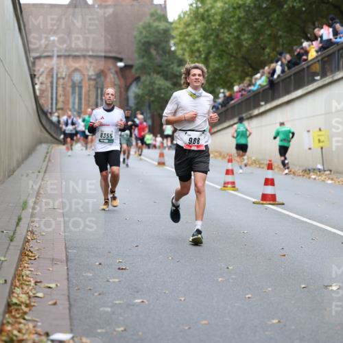05.10.2025 - 20. swb-Marathon Bremen Michael Strokosch http://msf.ph/oto/9215499 05.10.2025 12:46:00 Laufen 8355, 988 meine-sportfotos.de