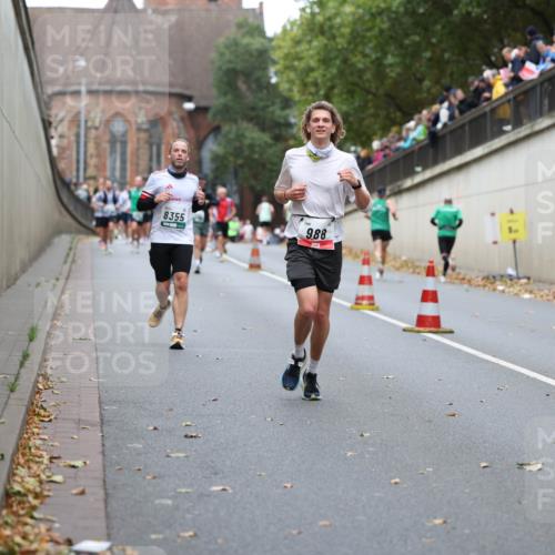 05.10.2025 - 20. swb-Marathon Bremen Michael Strokosch http://msf.ph/oto/9215500 05.10.2025 12:46:00 Laufen 8355, 988 meine-sportfotos.de
