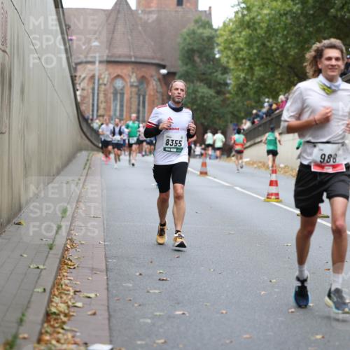 05.10.2025 - 20. swb-Marathon Bremen Michael Strokosch http://msf.ph/oto/9215501 05.10.2025 12:46:02 Laufen 8355, 988 meine-sportfotos.de