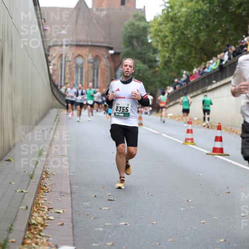 05.10.2025 - 20. swb-Marathon Bremen Michael Strokosch http://msf.ph/oto/9215503 05.10.2025 12:46:02 Laufen 8355, 988 meine-sportfotos.de