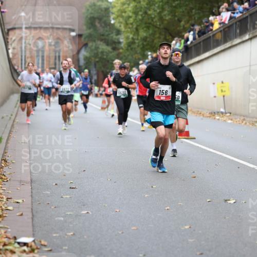 05.10.2025 - 20. swb-Marathon Bremen Michael Strokosch http://msf.ph/oto/9215508 05.10.2025 12:46:08 Laufen 156 meine-sportfotos.de