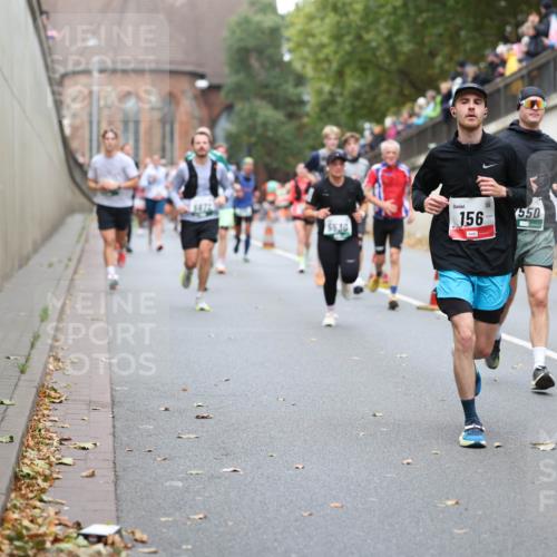 05.10.2025 - 20. swb-Marathon Bremen Michael Strokosch http://msf.ph/oto/9215510 05.10.2025 12:46:09 Laufen 5672, 5530, 156, 550 meine-sportfotos.de