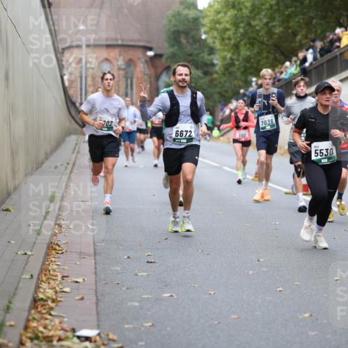 05.10.2025 - 20. swb-Marathon Bremen Michael Strokosch http://msf.ph/oto/9215514 05.10.2025 12:46:11 Laufen 302, 6672, 860, 7038, 5530 meine-sportfotos.de