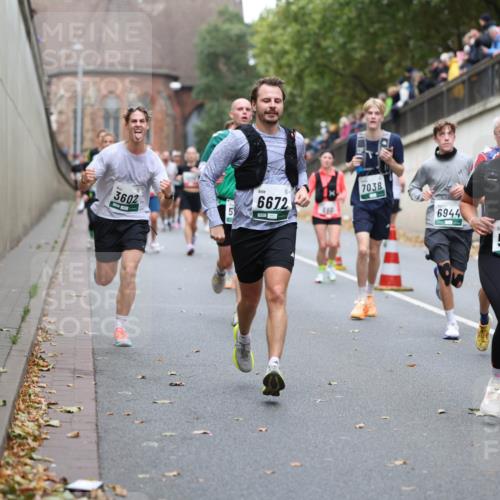 05.10.2025 - 20. swb-Marathon Bremen Michael Strokosch http://msf.ph/oto/9215517 05.10.2025 12:46:11 Laufen 3602, 6672, 7038, 6944, 5530 meine-sportfotos.de