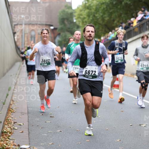 05.10.2025 - 20. swb-Marathon Bremen Michael Strokosch http://msf.ph/oto/9215518 05.10.2025 12:46:12 Laufen 3602, 580, 6672, 7038, 6944, 5530 meine-sportfotos.de