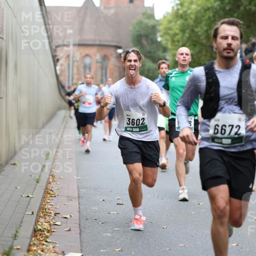 05.10.2025 - 20. swb-Marathon Bremen Michael Strokosch http://msf.ph/oto/9215519 05.10.2025 12:46:13 Laufen 3602, 6672, 03, 6944 meine-sportfotos.de