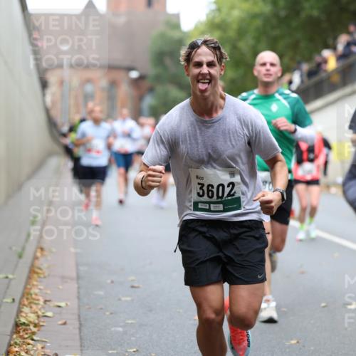 05.10.2025 - 20. swb-Marathon Bremen Michael Strokosch http://msf.ph/oto/9215523 05.10.2025 12:46:13 Laufen 3602 meine-sportfotos.de