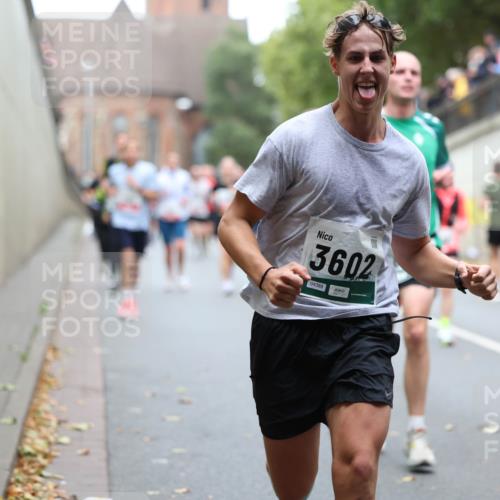 05.10.2025 - 20. swb-Marathon Bremen Michael Strokosch http://msf.ph/oto/9215524 05.10.2025 12:46:14 Laufen 3602, 04388 meine-sportfotos.de