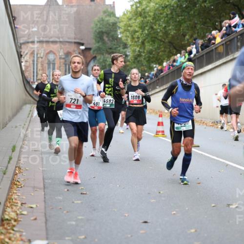 05.10.2025 - 20. swb-Marathon Bremen Michael Strokosch http://msf.ph/oto/9215528 05.10.2025 12:46:16 Laufen 6, 1606, 721, 4592, 491, 2662 meine-sportfotos.de