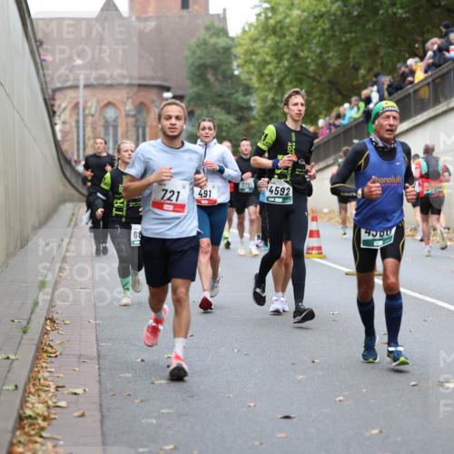 05.10.2025 - 20. swb-Marathon Bremen Michael Strokosch http://msf.ph/oto/9215529 05.10.2025 12:46:16 Laufen 6, 721, 491, 379, 4592 meine-sportfotos.de