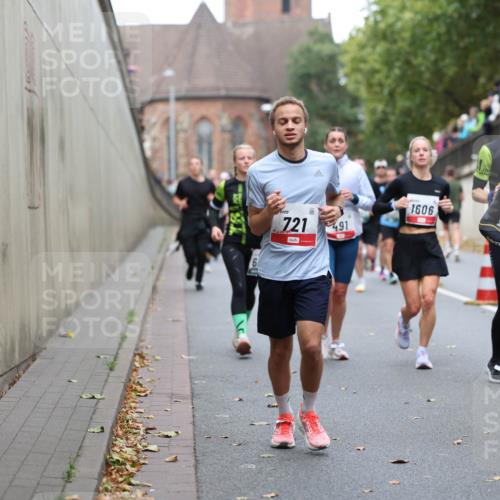 05.10.2025 - 20. swb-Marathon Bremen Michael Strokosch http://msf.ph/oto/9215530 05.10.2025 12:46:17 Laufen 721, 491, 1606, 592, 06 meine-sportfotos.de