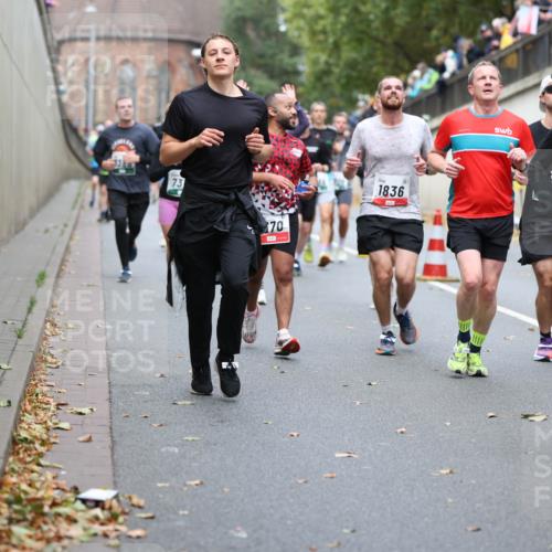 05.10.2025 - 20. swb-Marathon Bremen Michael Strokosch http://msf.ph/oto/9215534 05.10.2025 12:46:21 Laufen 73, 70, 1836, 1, 73, 3791 meine-sportfotos.de