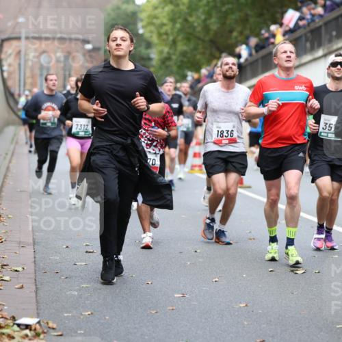 05.10.2025 - 20. swb-Marathon Bremen Michael Strokosch http://msf.ph/oto/9215535 05.10.2025 12:46:22 Laufen 7312, 1836, 351, 5791 meine-sportfotos.de