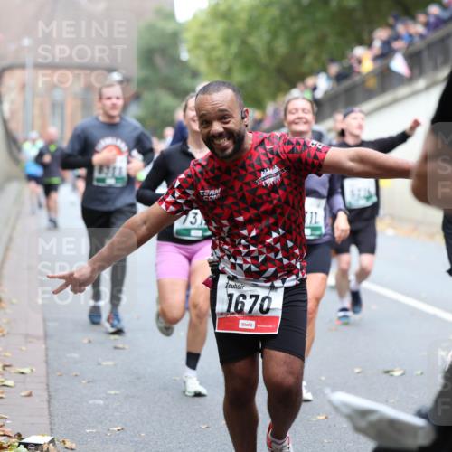 05.10.2025 - 20. swb-Marathon Bremen Michael Strokosch http://msf.ph/oto/9215538 05.10.2025 12:46:24 Laufen 13, 1670 meine-sportfotos.de