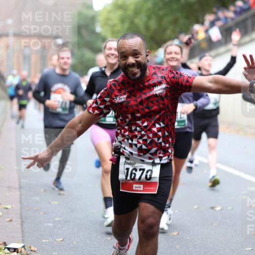 05.10.2025 - 20. swb-Marathon Bremen Michael Strokosch http://msf.ph/oto/9215539 05.10.2025 12:46:24 Laufen 1670, 183 meine-sportfotos.de