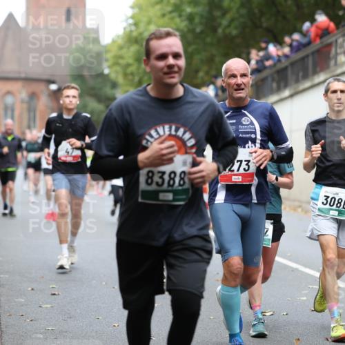 05.10.2025 - 20. swb-Marathon Bremen Michael Strokosch http://msf.ph/oto/9215541 05.10.2025 12:46:26 Laufen 8388, 273, 3086, 4909 meine-sportfotos.de
