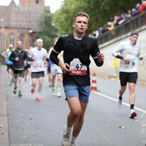 05.10.2025 - 20. swb-Marathon Bremen Michael Strokosch http://msf.ph/oto/9215545 05.10.2025 12:46:28 Laufen 47, 7511 meine-sportfotos.de