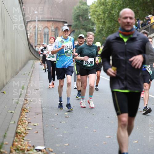05.10.2025 - 20. swb-Marathon Bremen Michael Strokosch http://msf.ph/oto/9215555 05.10.2025 12:46:32 Laufen 9072, 2609, 6536, 37 meine-sportfotos.de