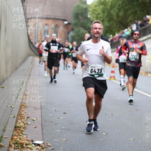 05.10.2025 - 20. swb-Marathon Bremen Michael Strokosch http://msf.ph/oto/9215567 05.10.2025 12:46:37 Laufen 6439, 3662, 5610 meine-sportfotos.de