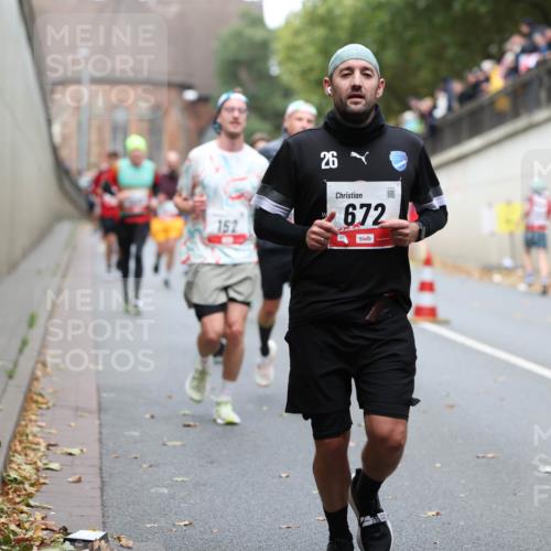 05.10.2025 - 20. swb-Marathon Bremen Michael Strokosch http://msf.ph/oto/9215576 05.10.2025 12:46:42 Laufen 26, 90, 152, 01, 672, 575, 00047 meine-sportfotos.de