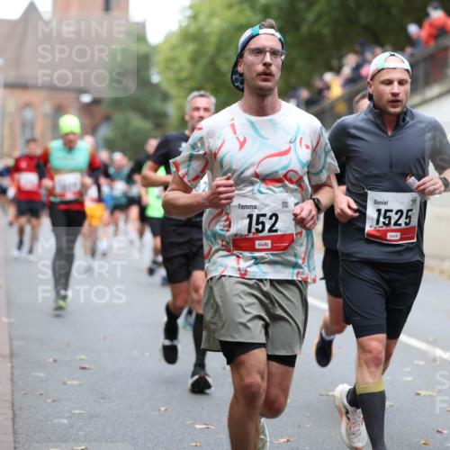 05.10.2025 - 20. swb-Marathon Bremen Michael Strokosch http://msf.ph/oto/9215579 05.10.2025 12:46:44 Laufen 152, 1525 meine-sportfotos.de