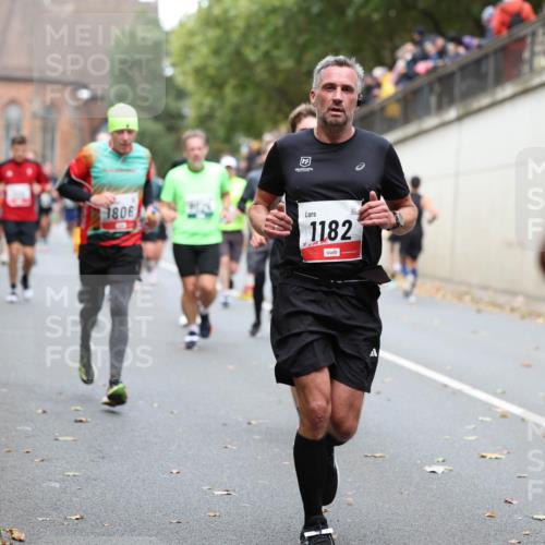 05.10.2025 - 20. swb-Marathon Bremen Michael Strokosch http://msf.ph/oto/9215581 05.10.2025 12:46:45 Laufen 1806, 1182 meine-sportfotos.de