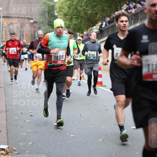 05.10.2025 - 20. swb-Marathon Bremen Michael Strokosch http://msf.ph/oto/9215582 05.10.2025 12:46:45 Laufen 725, 1933, 1806, 592, 6126, 8, 1182 meine-sportfotos.de