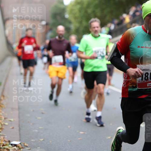 05.10.2025 - 20. swb-Marathon Bremen Michael Strokosch http://msf.ph/oto/9215584 05.10.2025 12:46:47 Laufen 20, 025, 1806 meine-sportfotos.de