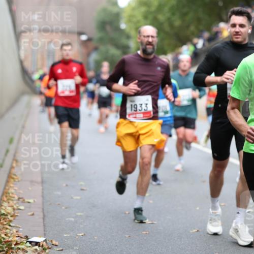 05.10.2025 - 20. swb-Marathon Bremen Michael Strokosch http://msf.ph/oto/9215587 05.10.2025 12:46:48 Laufen 1933, 9024 meine-sportfotos.de